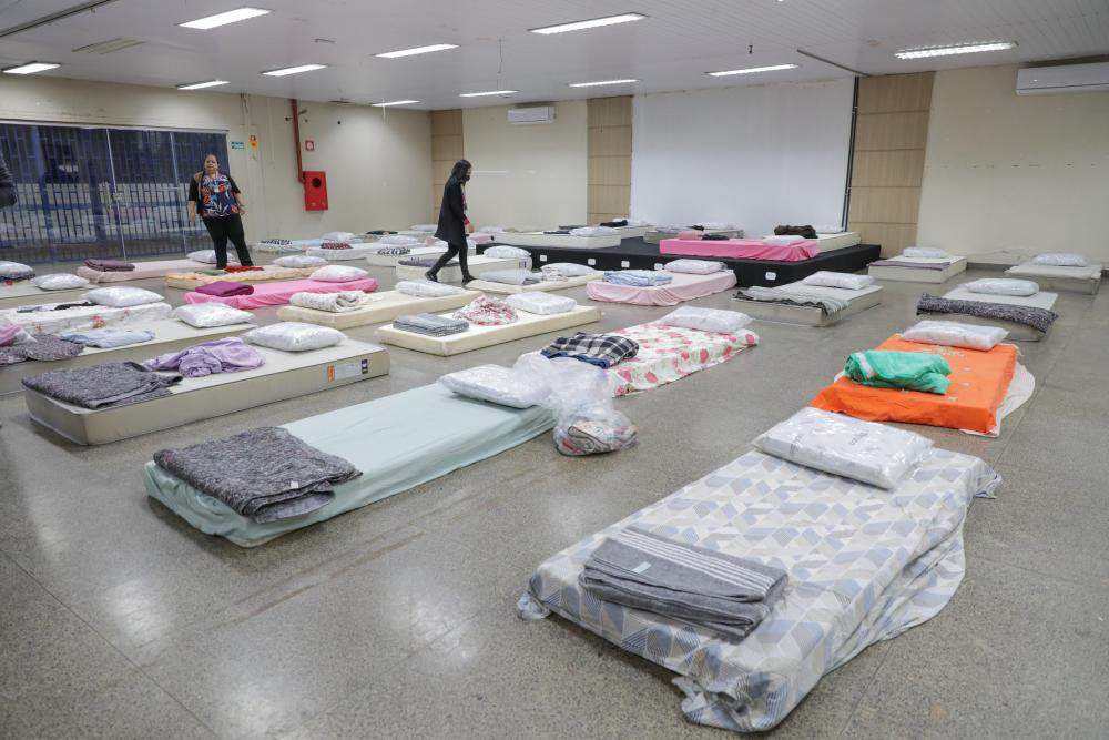 Capa da notícia: Abrigo provisório contra o frio encerra atividades após dois meses e mais de 6 mil acolhimentos
